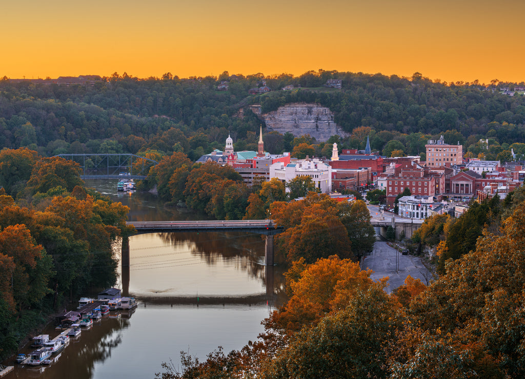 Frankfort, Kentucky, USA town skyline on the Kentucky River