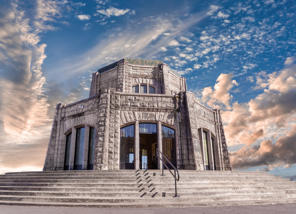 Vista House, Oregon, USA is a museum at Crown Point in Multnomah County, Oregon, that also serves as a memorial to Oregon pioneers