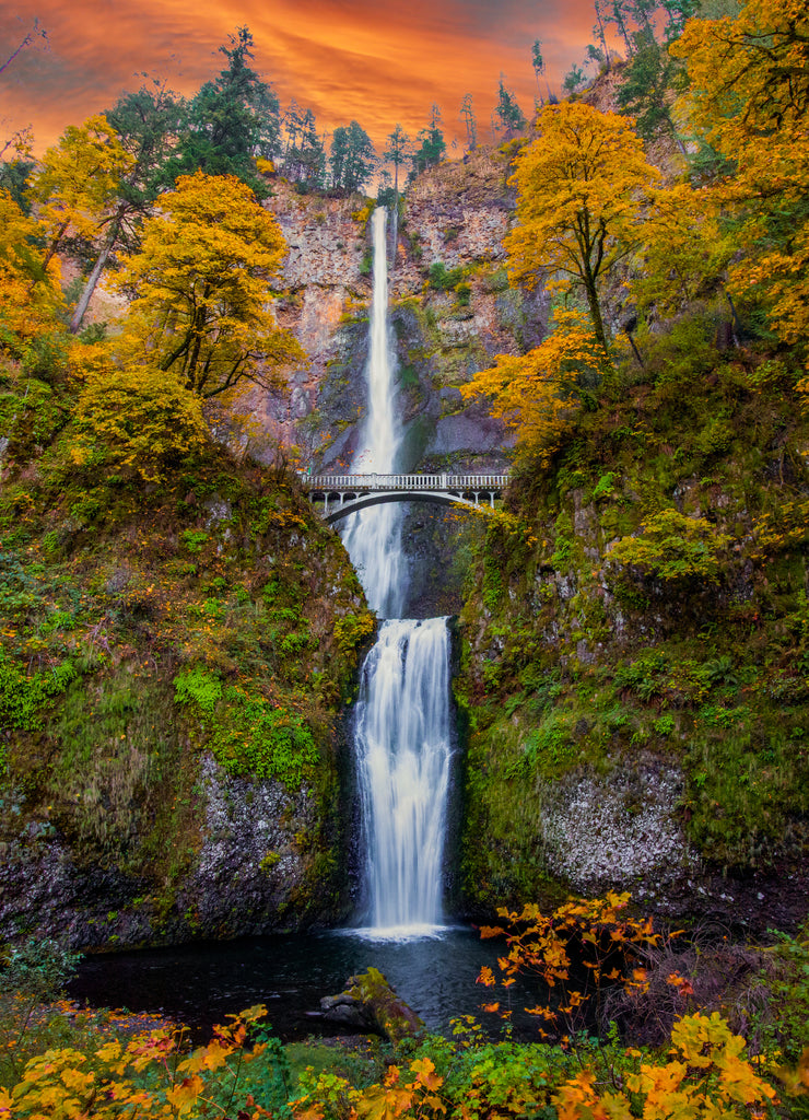 Fall at Multnomah Falls, Columbia river gorge, Oregon