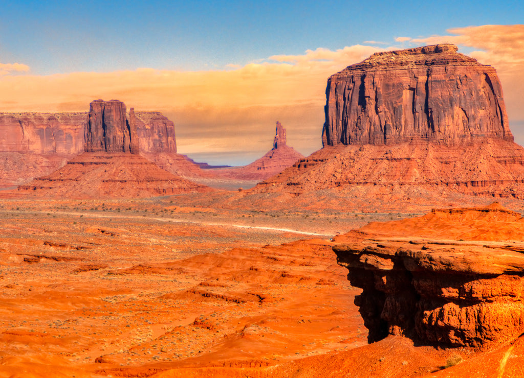 Iconic view of the Monument Valley, Navajo Tribal Park, Utah / Arizona, USA