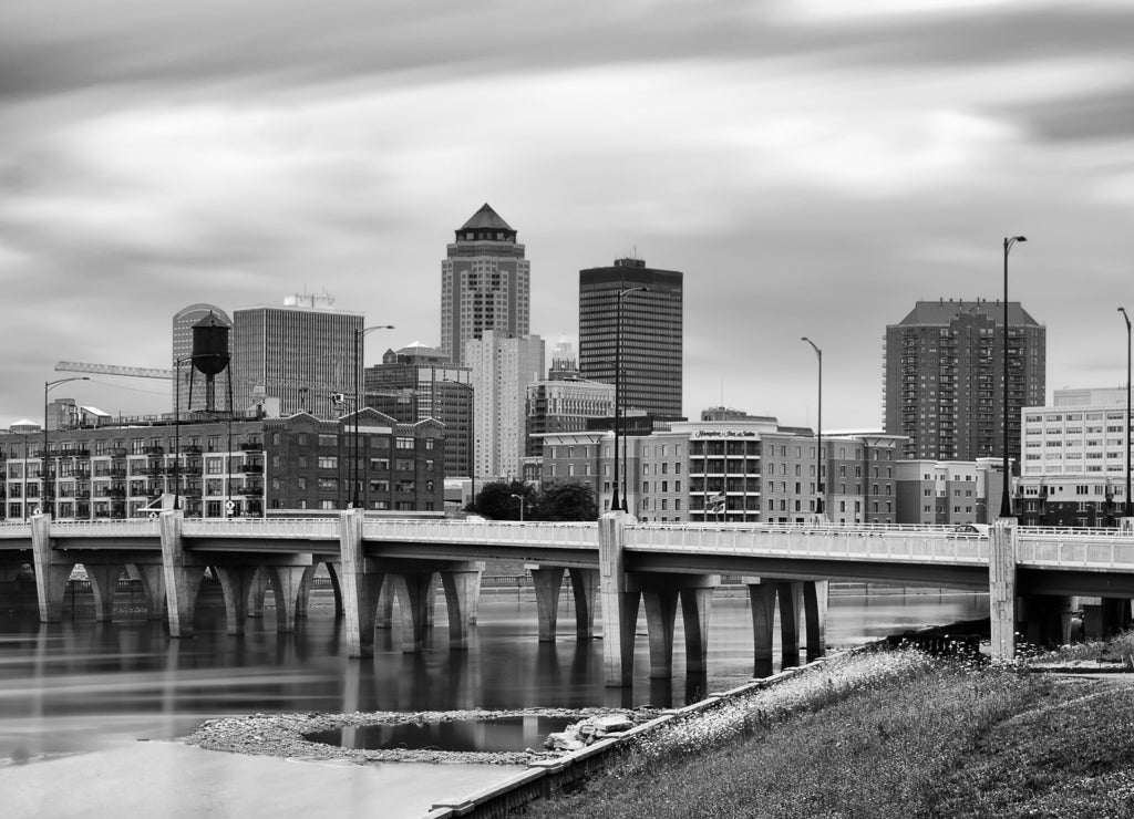 Downtown Des Moines, black and white city skyline, Iowa USA in black white