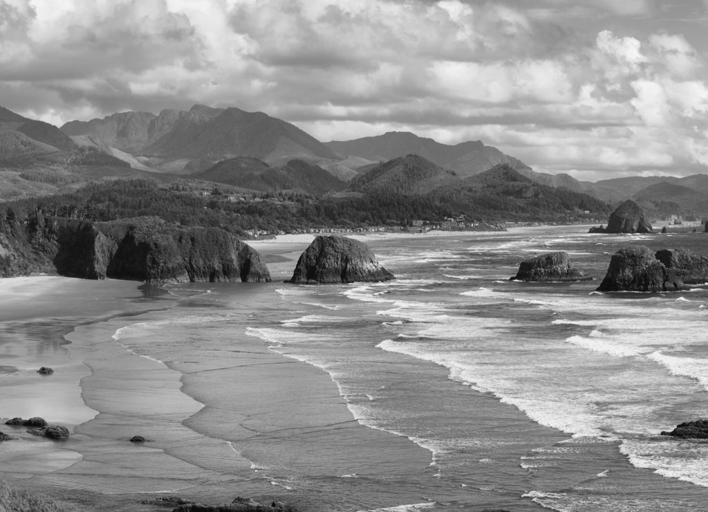 Cannon Beach in Oregon in black white
