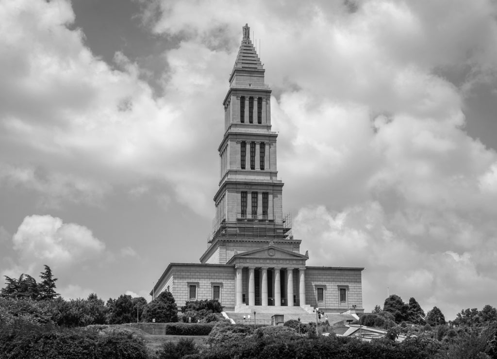 The George Washington Masonic Memorial, in Alexandria, Virginia in black white