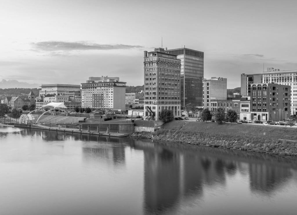 Charleston, West Virginia, USA in black white