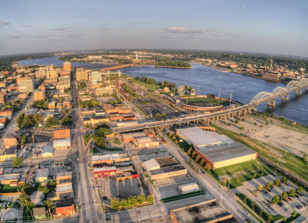 Davenport is a larger city in Iowa on the Mississippi river with Illinois