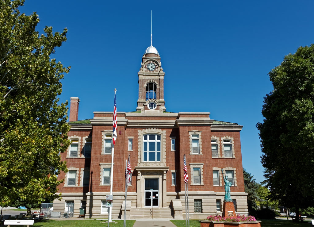 The Decatur County Iowa Courthouse stands in the courthouse square of Leon, Iowa. This courthouse showcases the Renaissance Revival architecture style